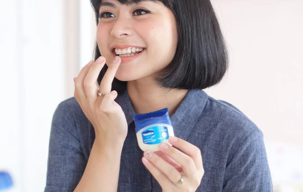 vaseline repairing jelly untuk bibir