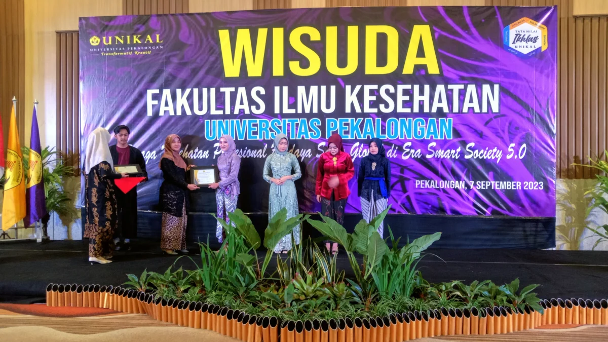 Fakultas Ilmu Kesehatan Unikal mewisuda