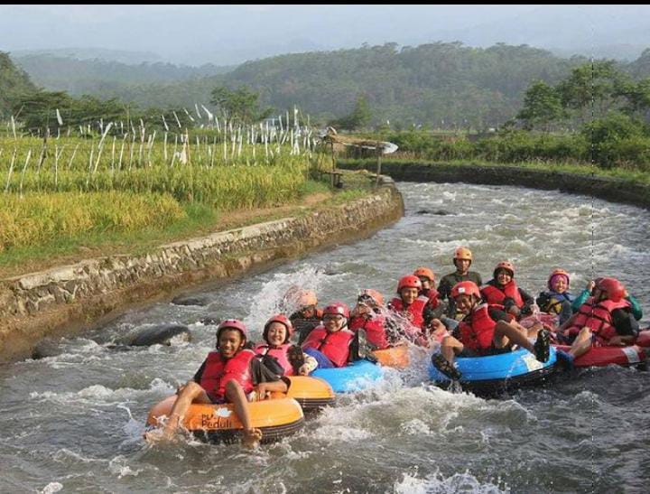 Keseruan Berwisata di Tubing Pandansari