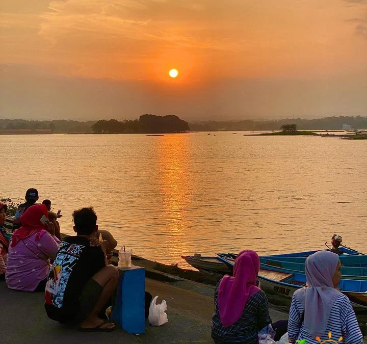 Tempat Berburu Sunset di Soloraya