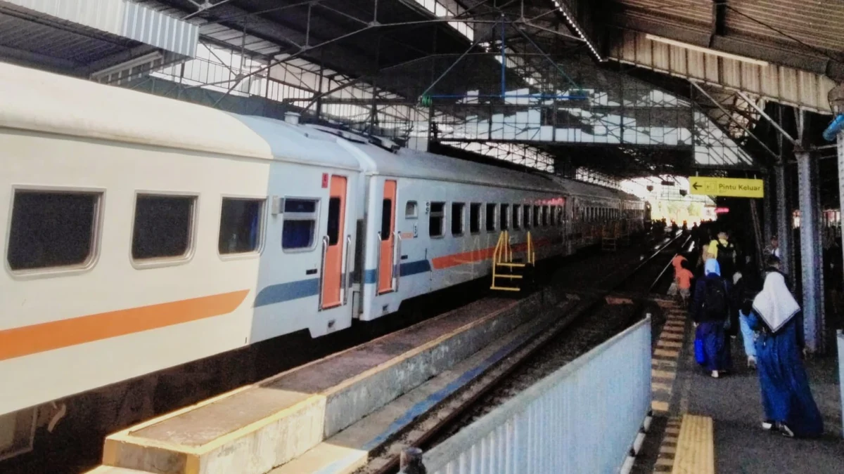 Tips Traveling Naik Kereta Api