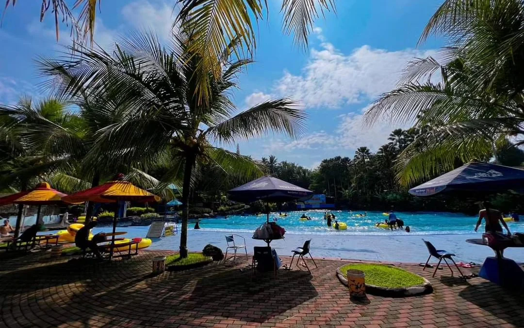 Wahana waterpark Owabong