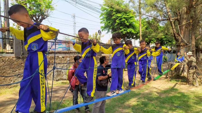 Belajar Luar Kelas Ke Mako Brimob Pekalongan