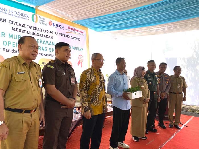 BI Tegal Bagi-bagi 12 Ribu Bibit Cabai di Batang