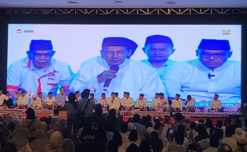 Hadiri Istighosah bersama Relawan Prabowo-Gibran, Habib Luthfi Sampaikan Kenapa Dirinya Mendukung Pasangan Prabowo-Gibran