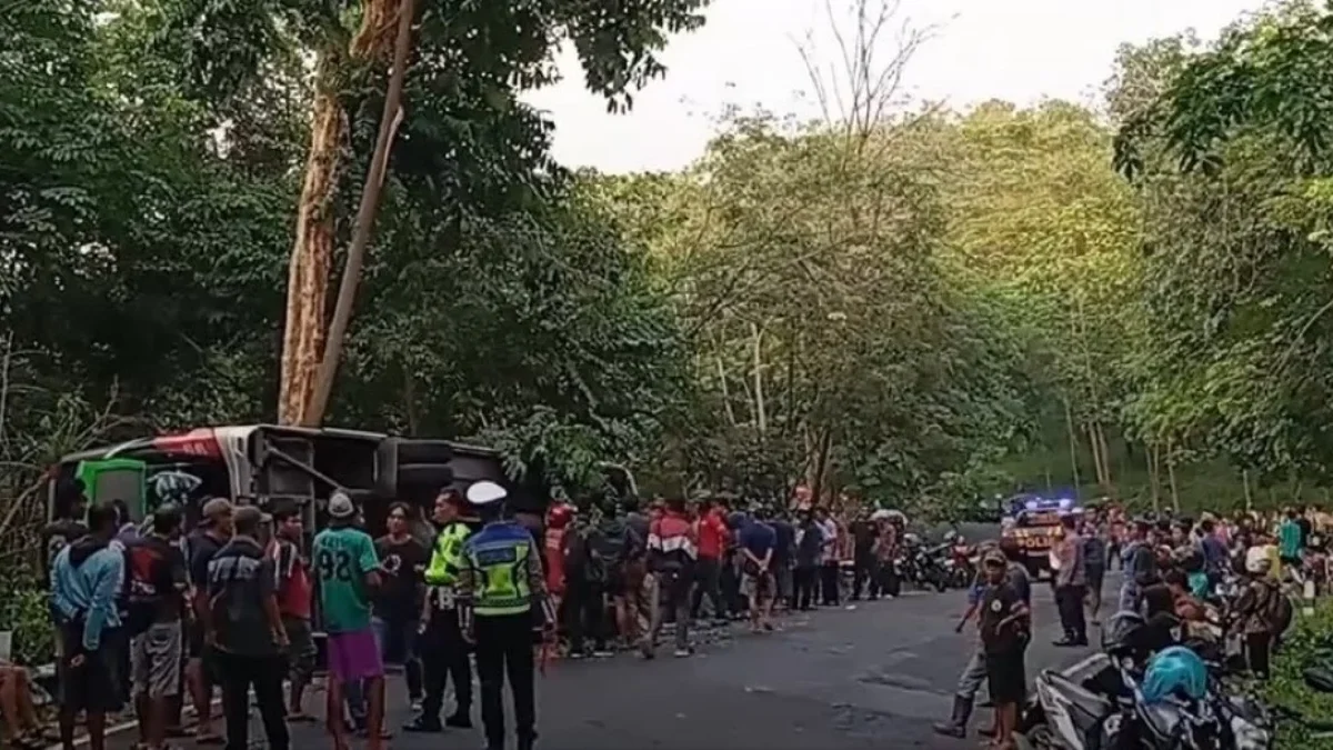 Bus Rombongan Pengantin Terguling di Pekalongan, Dua Tewas dan Belasan Terluka