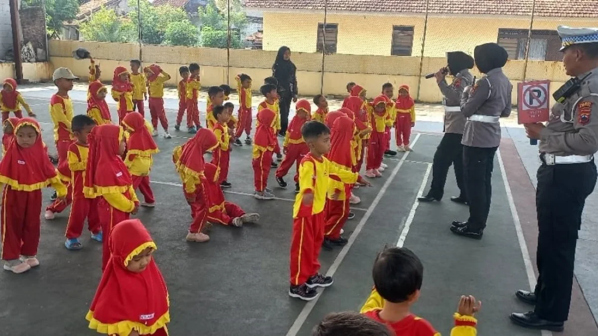 Edukasi Seru Satlantas Polres Kendal, Siswa PAUD Azalea Belajar Tertib Lalu Lintas