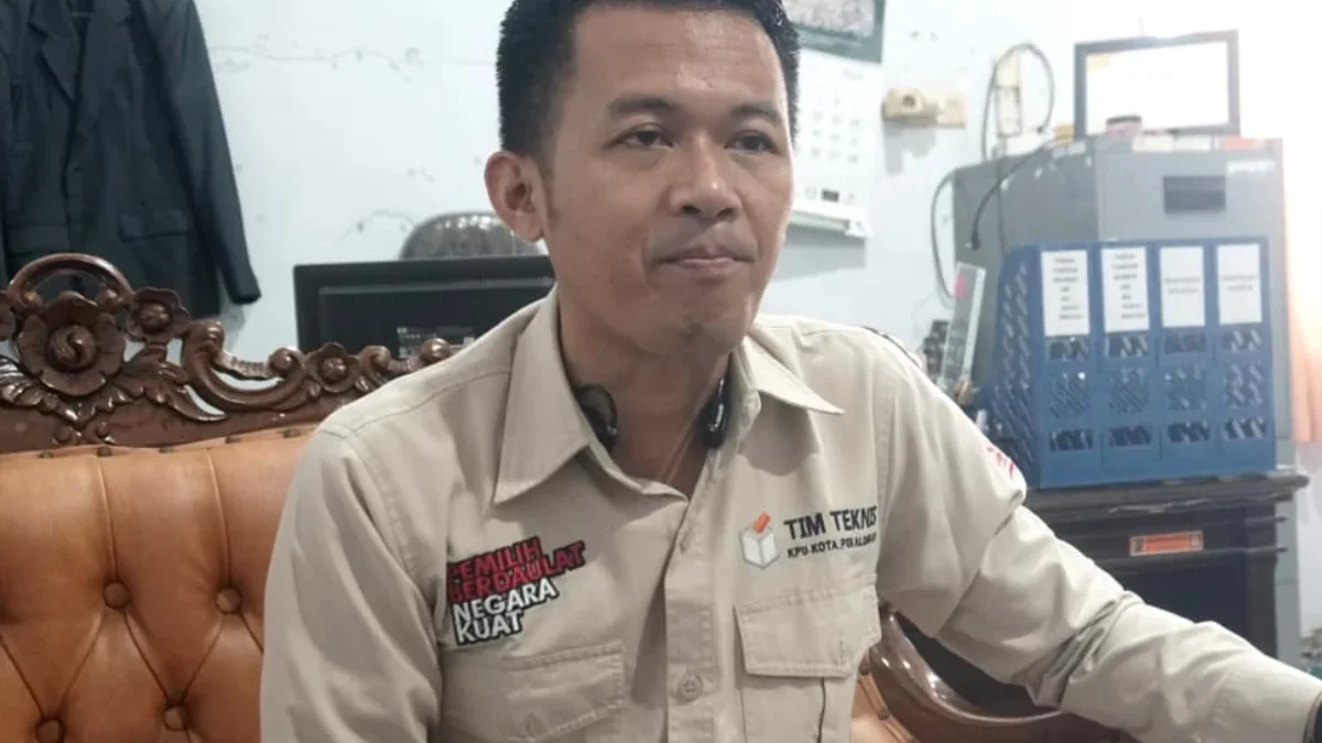 Ketua KPU Kota Pekalongan Fajar Randi Yogananda