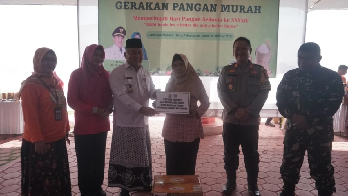 Pelaku Industri Tempe Pekalongan Terima Bantuan Alat dan Kedelai Lokal Berkualitas