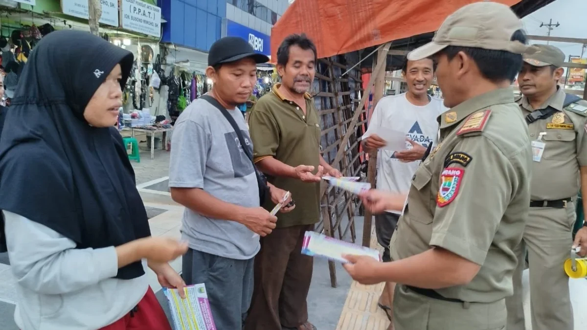 Satpol PP Batang Tegas Tertibkan PKL di Trotoar Jalan Yos Sudarso