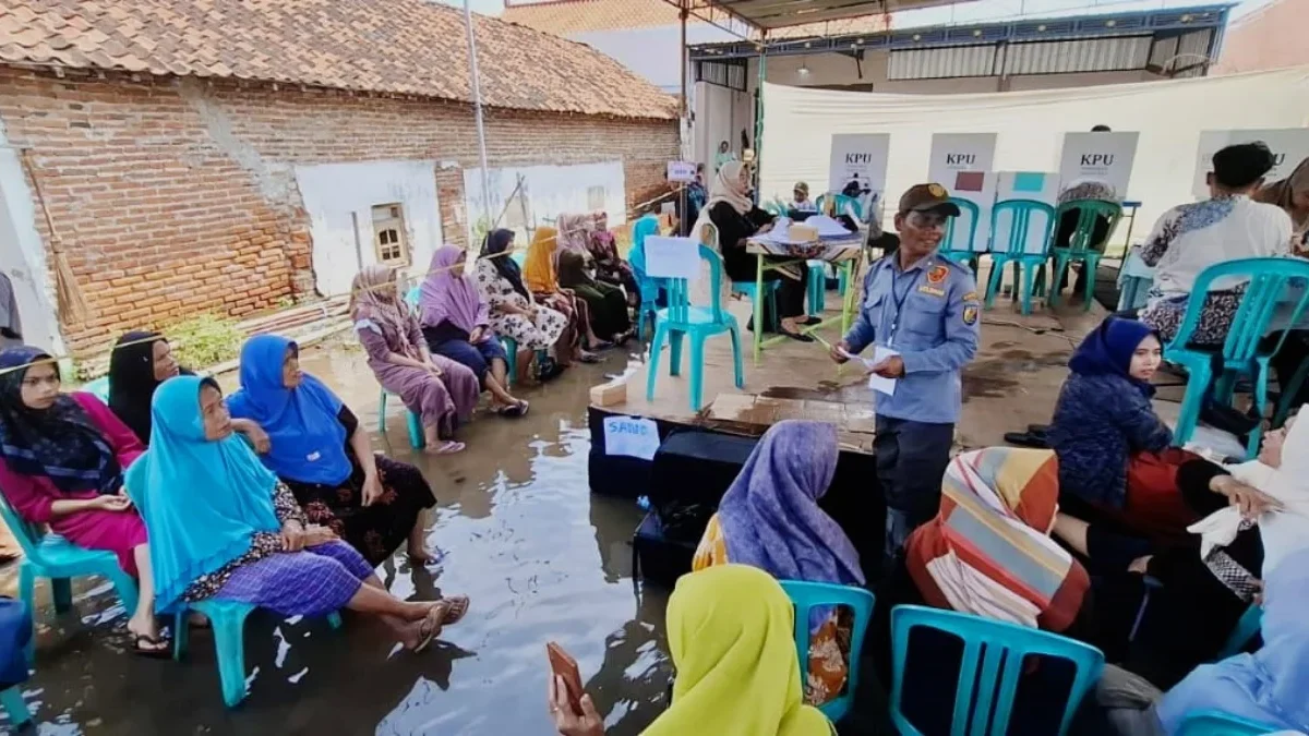 Banjir Tak Halangi Semangat Warga Pasirsari Nyoblos di Pilkada Serentak 2024