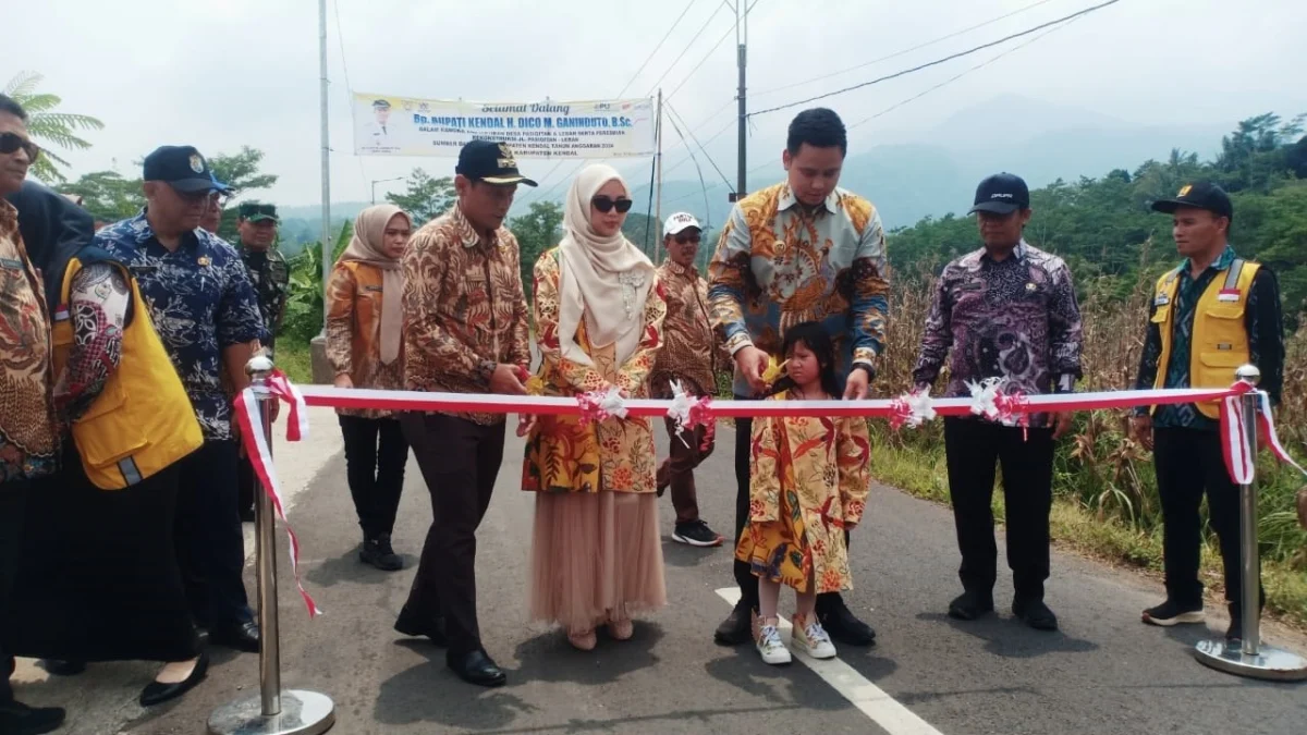 Bupati Dico Resmikan Dua Jalan Baru di Boja, Dorong Wisata dan Ekonomi Warga