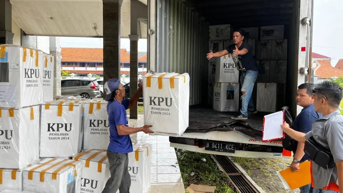 KPU Kendal Selesaikan Distribusi Logistik Pilkada ke 20 Kecamatan dalam 2 Hari