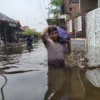 Ribuan Rumah Terendam Banjir, Ratusan Warga di Pekalongan Mengungsi Akibat Tanggul Jebol