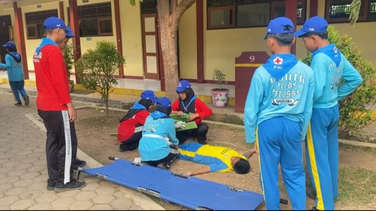 SMPN 1 Warungasem Bersama BPBD Gelar Simulasi Penanganan Gempa untuk Edukasi Siswa