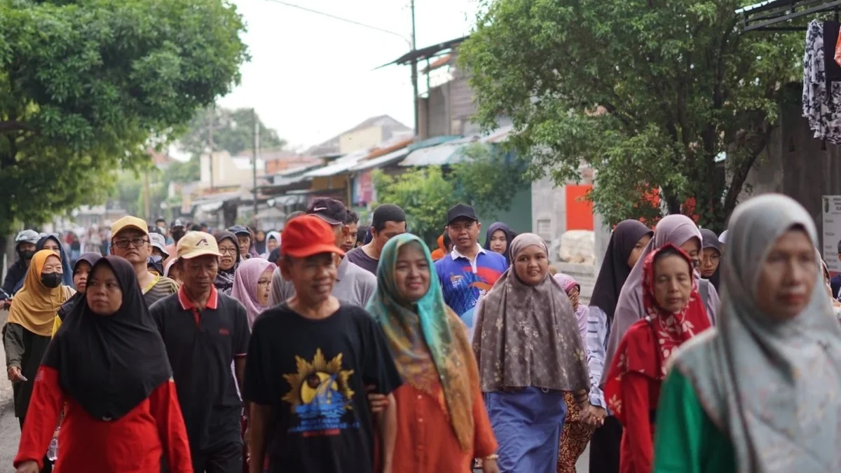 Jalan Sehat Milad Muhammadiyah ke-112 di Pekalongan Timur: Sayuran Gratis dan Pemeriksaan Kesehatan Diserbu Wa