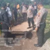 Jembatan Glotak di Pekalongan Ambles Akibat Sampah Menumpuk di Sungai