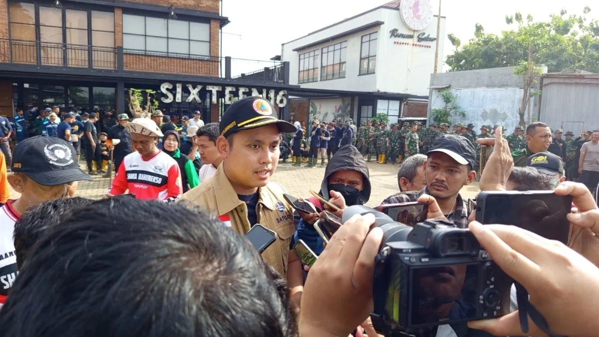 Banjir di Kebonharjo Sisakan Sampah Rumah Tangga, Bupati Dico Pimpin Kerja Bakti Bersama Ribuan Relawan