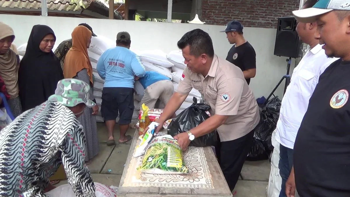 Bantu Petani Bangkit, Koperasi Peternak Unggas Kendal Salurkan Bibit dan Pupuk untuk Warga Terdampak Banjir Si