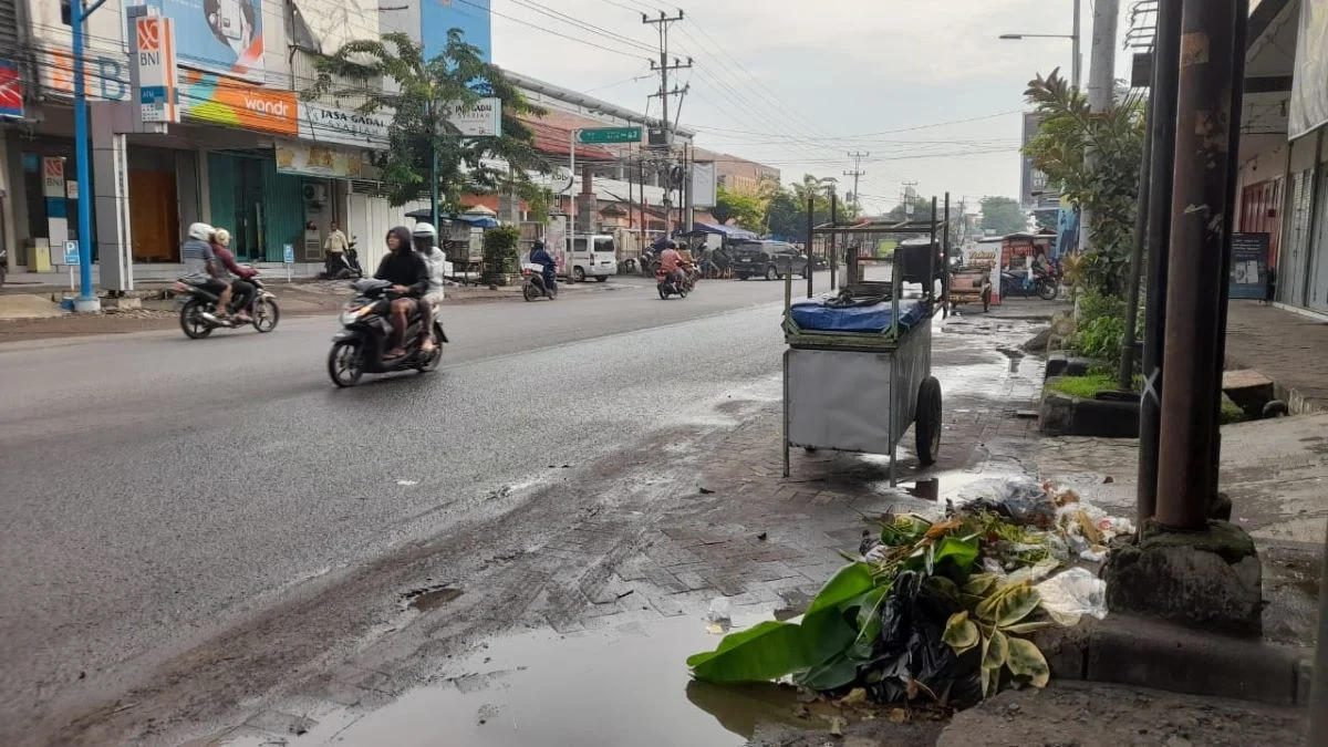 DLH Kendal Tangani Sampah di Pasar Weleri, Sayangkan Minimnya Partisipasi Warga dan Pemdes