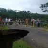 Jembatan Kali Kupang Ambles, Akses Warga Tiga Desa Terganggu