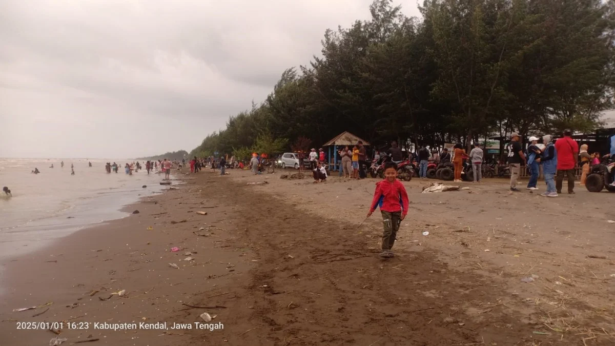 Kunjungan Wisata ke Pantai Indah Kemangi Turun 15 Persen Saat Libur Nataru 2025