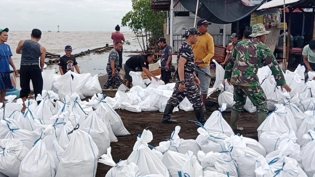 Tanggul Sungai Sengkarang Jebol, 5 Desa di Wonokerto Terendam Banjir