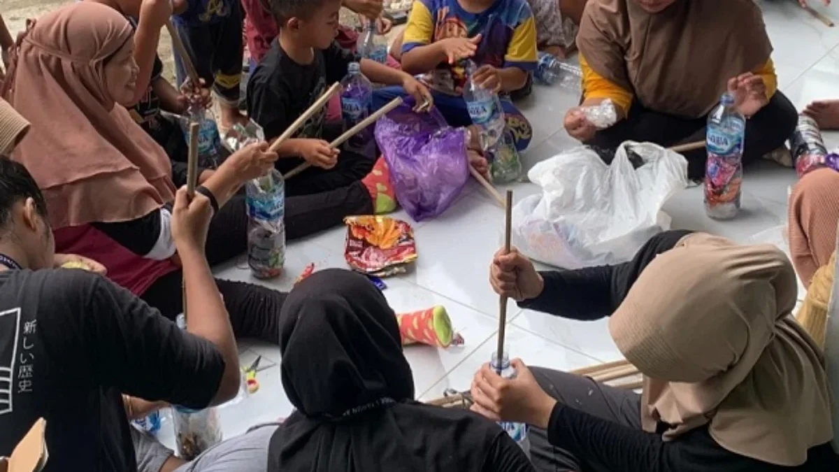 Ubah Sampah Plastik Jadi Kursi Ecobrick