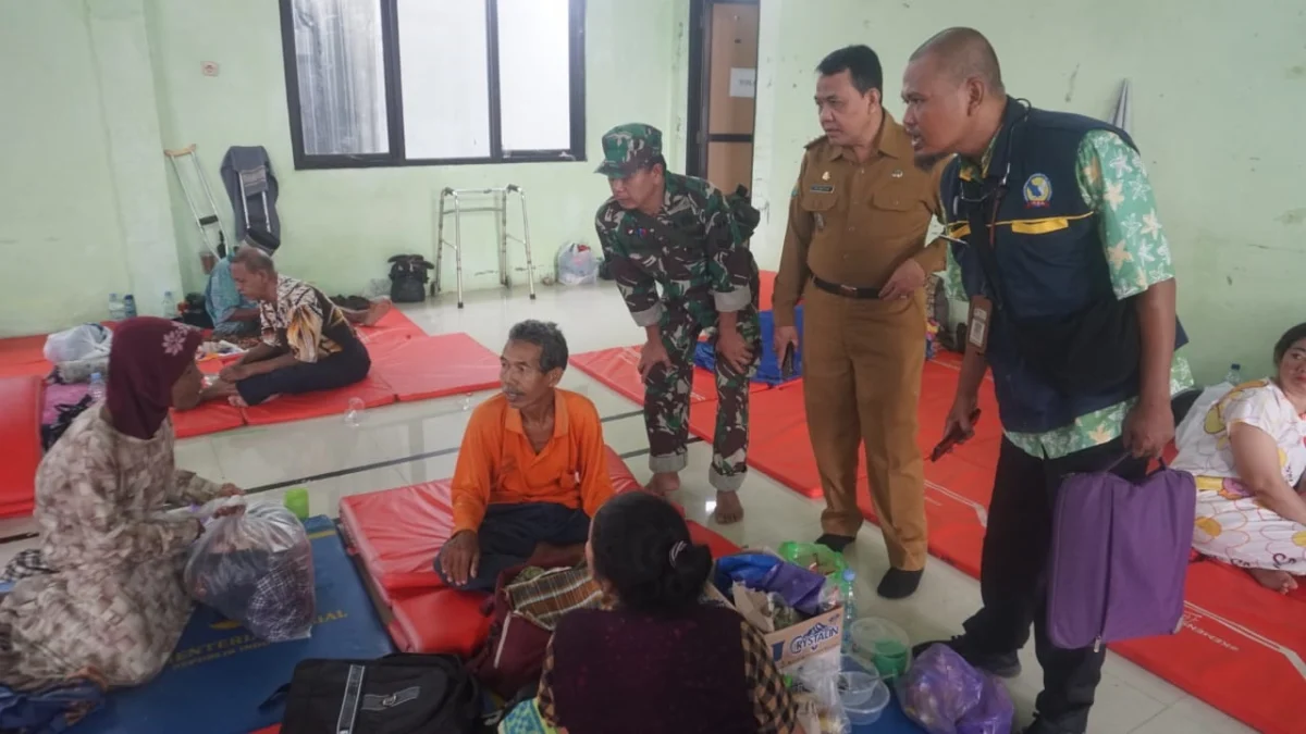 Banjir Belum Surut, Ratusan Warga Pekalongan Bertahan di Posko Pengungsian