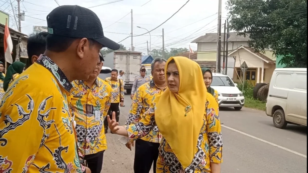 Bupati Pekalongan Tinjau Jalan Rusak Bojong-Wiradesa, Masyarakat Diminta Manfaatkan Aplikasi Jalan Cantik