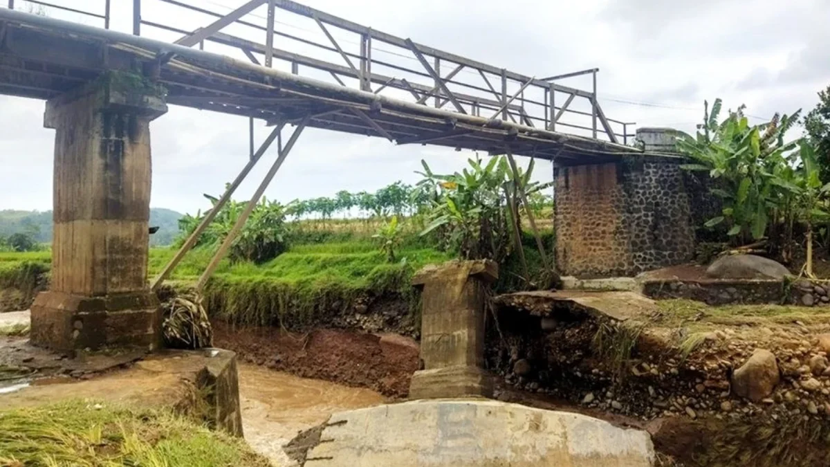 Jembatan Kali Petung Terancam Ambruk, Warga Satriyan Resah