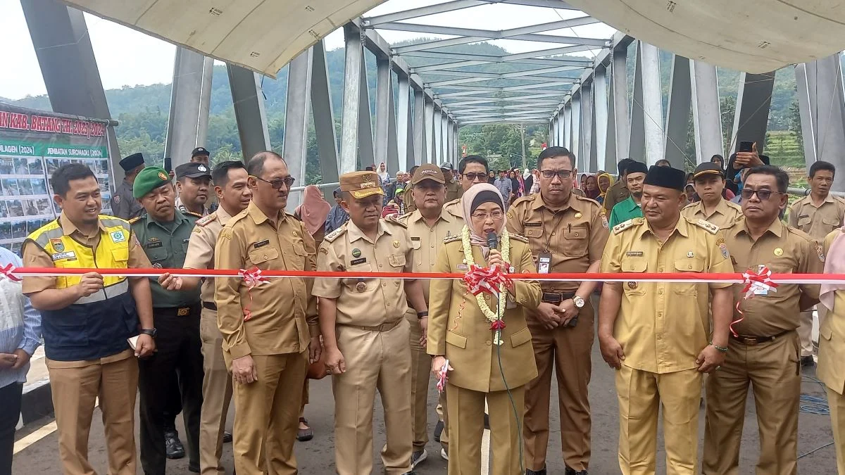 Menjelang Purna Tugas, Pj Bupati Batang Resmikan Tiga Jembatan Strategis Senilai Rp17,5 Miliar