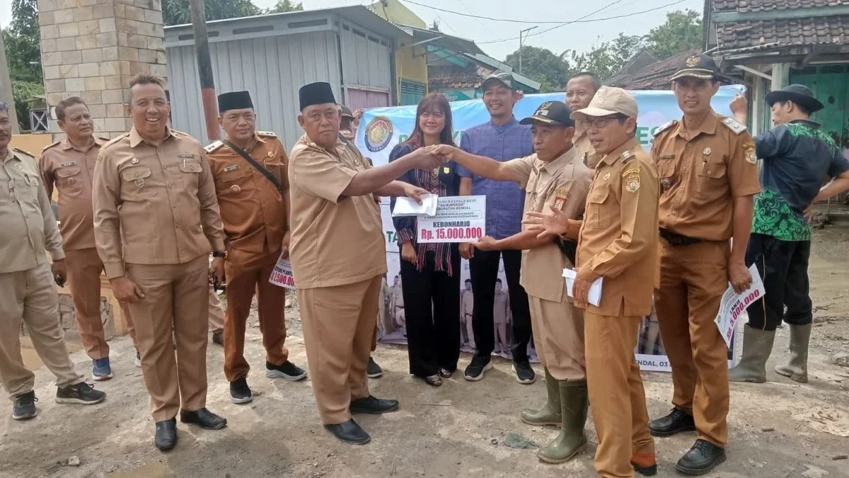 Paguyuban Kades Bahurekso Kendal Beri Donasi untuk Empat Desa Terdampak Banjir dan Longsor