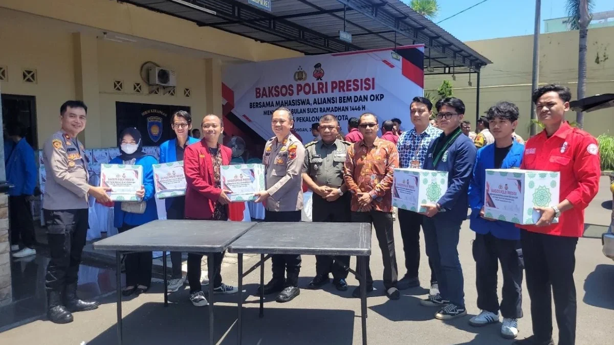 Polres Pekalongan Kota dan Mahasiswa Gelar Baksos Polri Presisi Sambut Ramadan, Salurkan Ratusan Paket Sembako