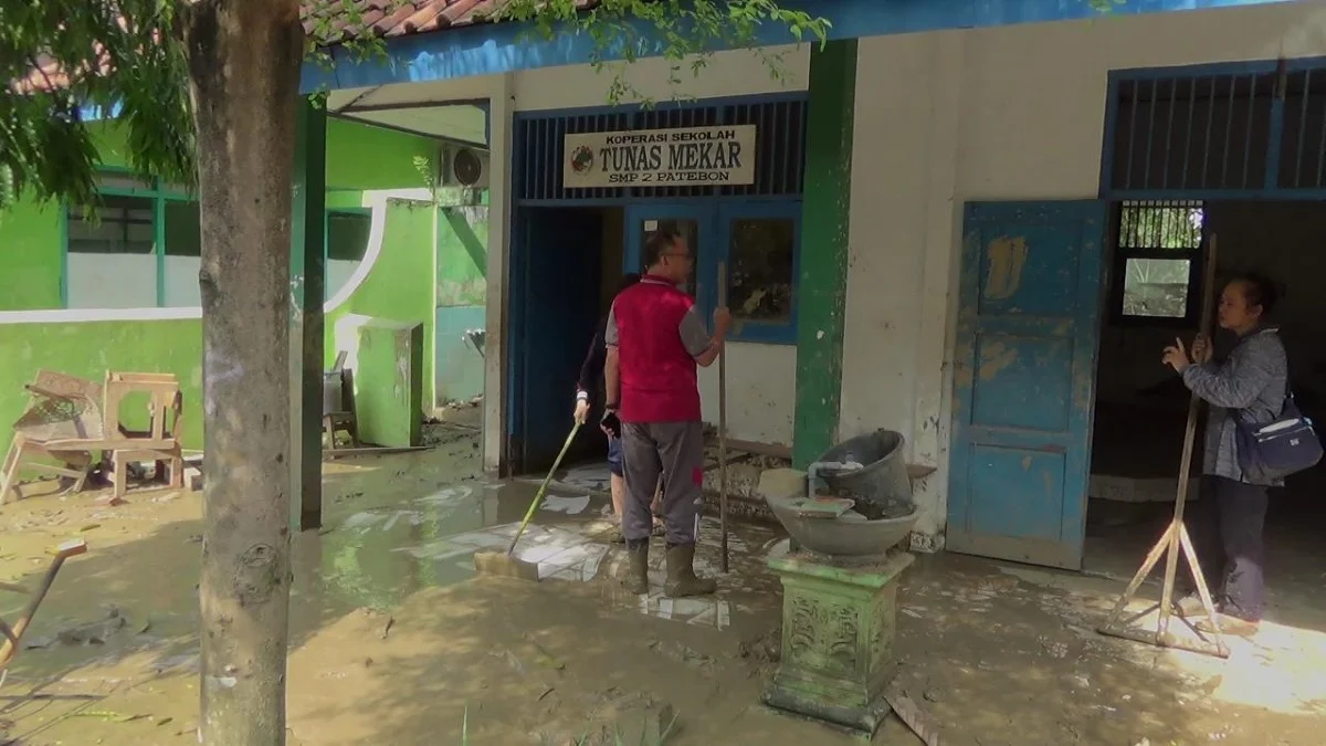 SMPN 2 Patebon Masih Lumpuh Akibat Banjir, Siswa Terpaksa Belajar Daring