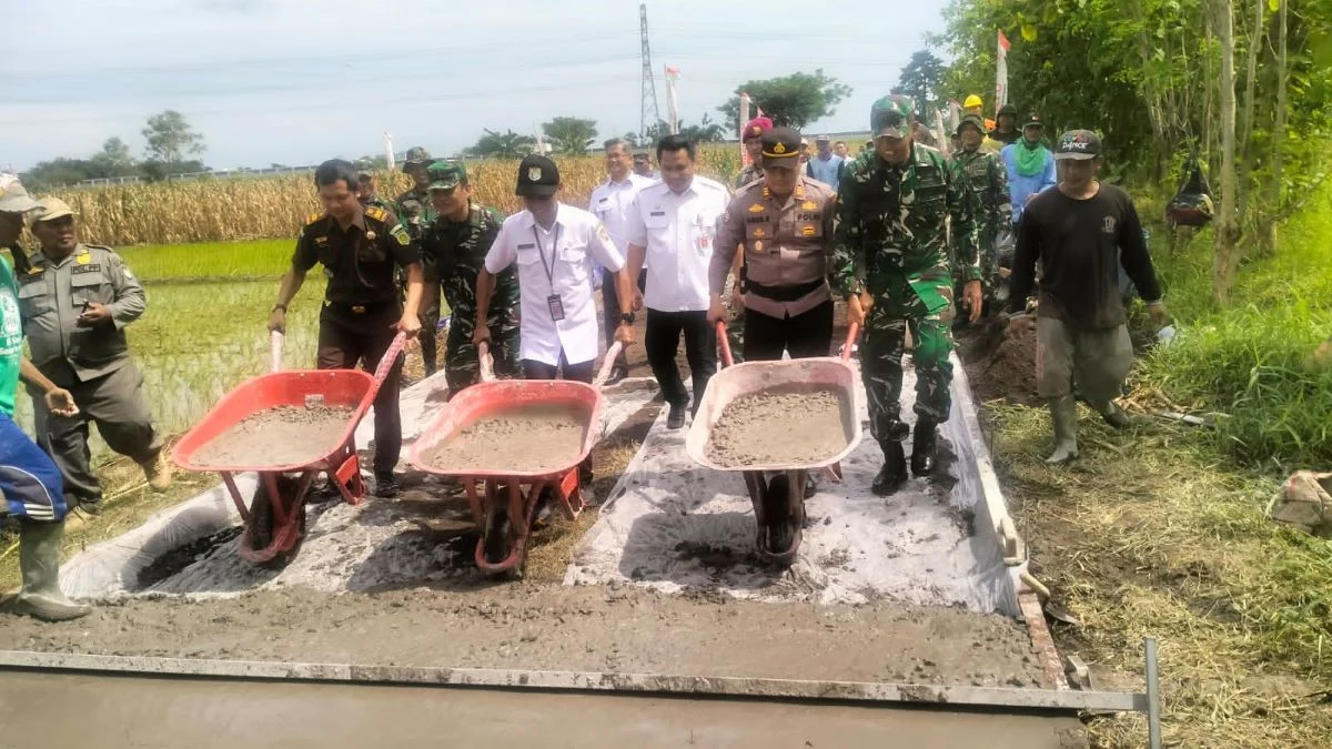 TMMD Sengkuyung I 2025 Resmi Dibuka, Akses Jalan Desa Sumberagung Diperbaiki