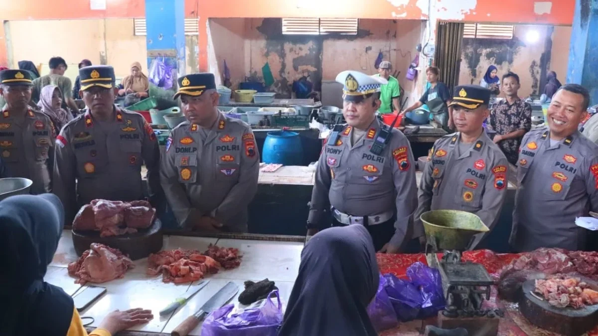 Pedagang Pasar Kajen Mengeluh Sepi di Awal Ramadan, Kapolres Pekalongan Lakukan Sidak Harga Bahan Pokok