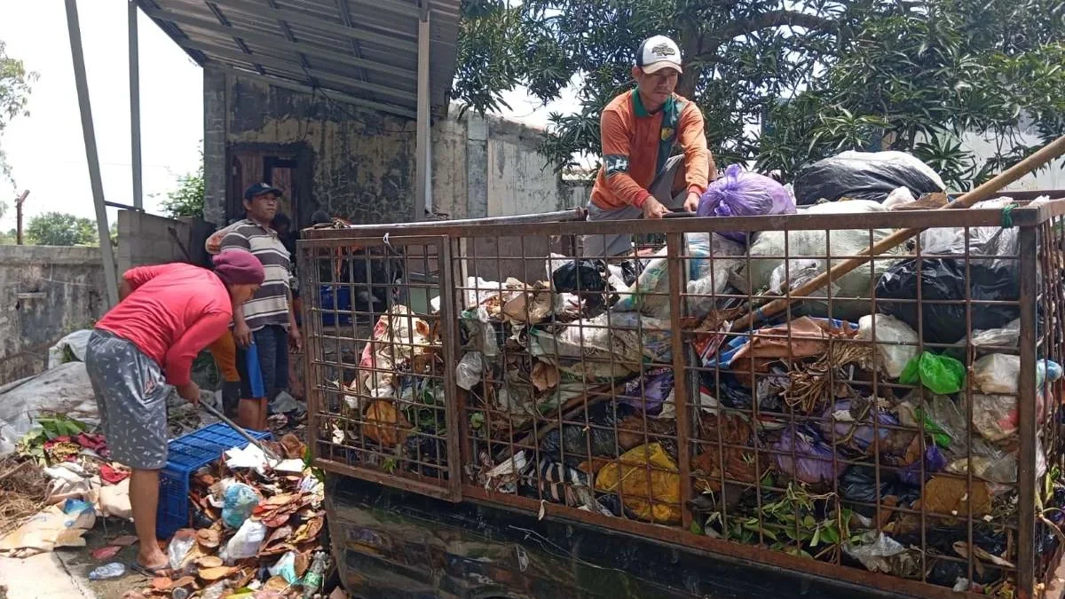 Pemkot Pekalongan Angkut 23 Ton Sampah dari Ruas Jalan Protokol, TPST Mulai Dioperasikan