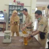 Pengecekan minyakita di kota pekalongan oleh satgas pangan