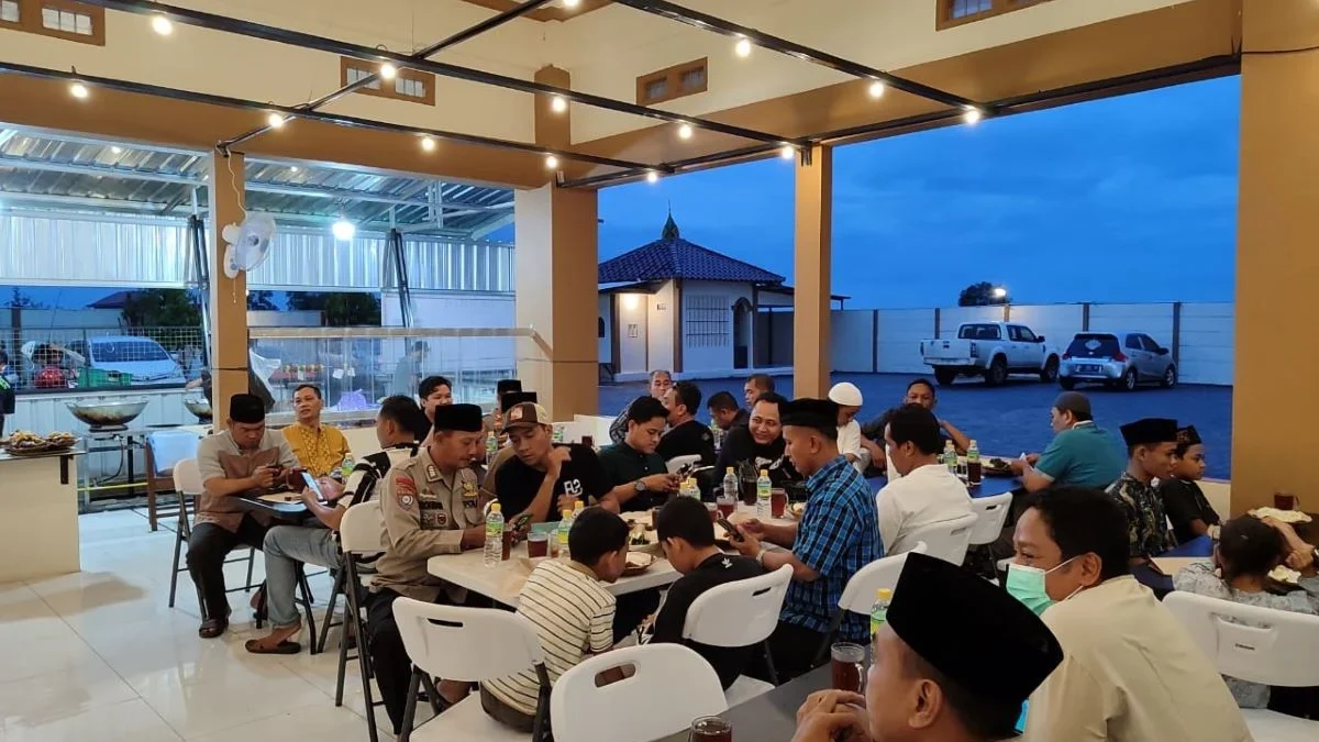 Polsek Kaliwungu Ajak Anak Yatim Buka Puasa Bersama, Pererat Kebersamaan di Ramadan