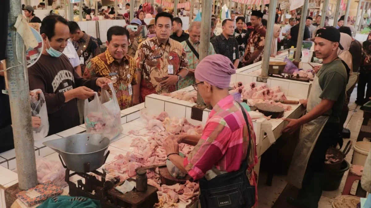 Wabup Pekalongan Blusukan ke Pasar, Pastikan Harga Kebutuhan Pokok Tetap Stabil