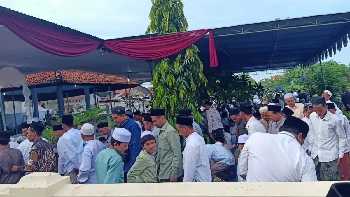 Haul KH Mudzakir di Makam Banyurip