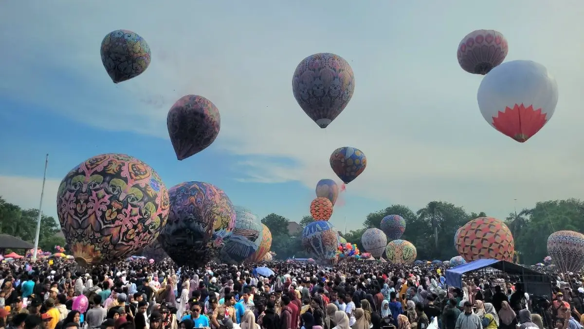 Ribuan Warga Padati Festival Balon Udara Pekalongan 2025, Tradisi Syawalan Makin Aman dan Spektakuler  