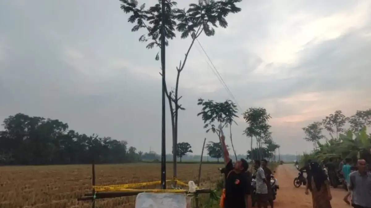 Tragis, Bocah SD di Pekalongan Tewas Tersengat Listrik Saat Kejar Layangan dari Tiang Jaringan Internet