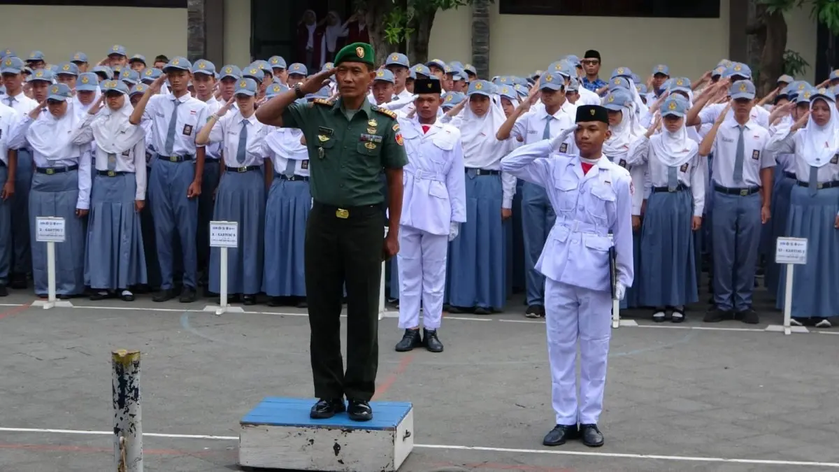 Danramil Pekalongan Timur Ajak Siswa SMAN 1 Jadi Generasi Emas Lewat Semangat Kebangkitan Nasional