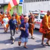 Disambut Meriah di Pekalongan, 36 Biksu Thudong Internasional Singgah dalam Perjalanan Menuju Borobudur