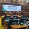 Fraksi fraksi DPRD Batang membacakan pandangan umumnya.