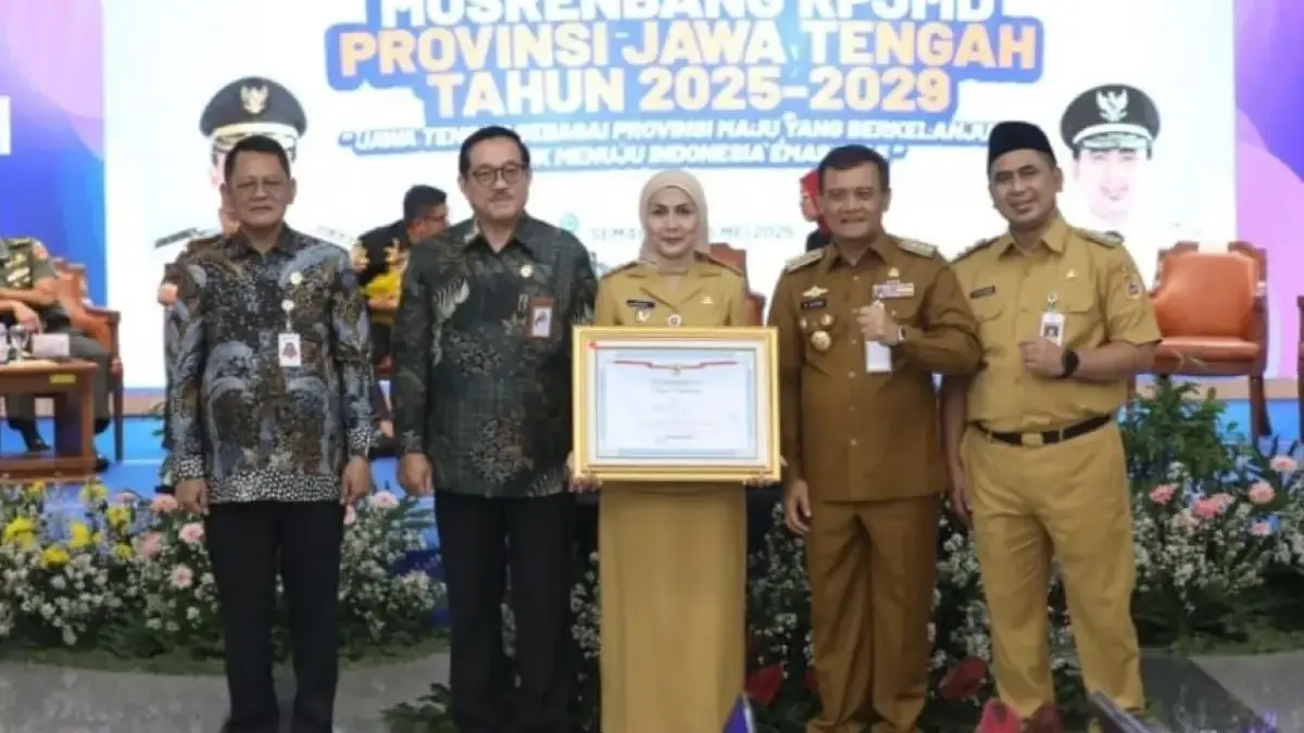 Layanan Publik Berkelas, Kendal Raih Skor 4,44 dan Sabet Penghargaan Kemenpan RB  