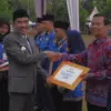 Momen Harkitnas 2025, Wabup Kendal Beri Penghargaan kepada OPD dan Desa Berprestasi dalam Digitalisasi Layanan