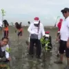 Peduli Lingkungan dan Kesehatan, Dokter di Kendal Tanam 1.000 Mangrove hingga Beri Layanan Medis Gratis